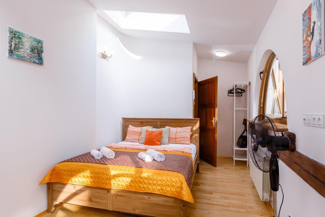 Ok Main Square Apartments Краків Екстер'єр фото